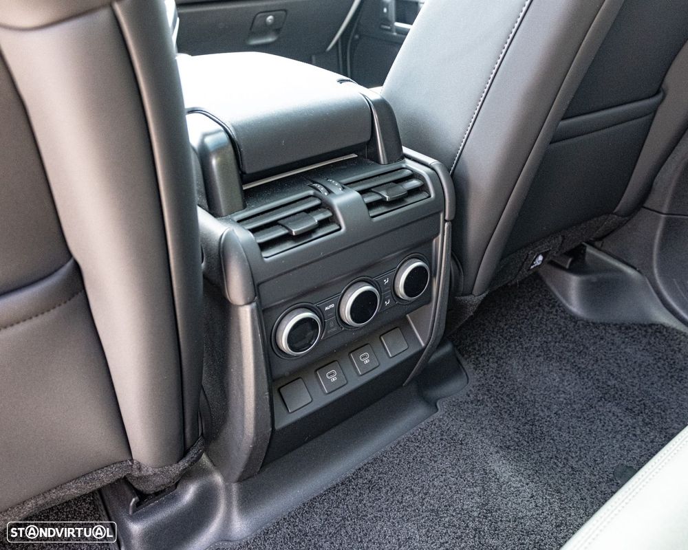 Land Rover Defender 2.0 P300e 110 AWD X-Dynamic SE - 16