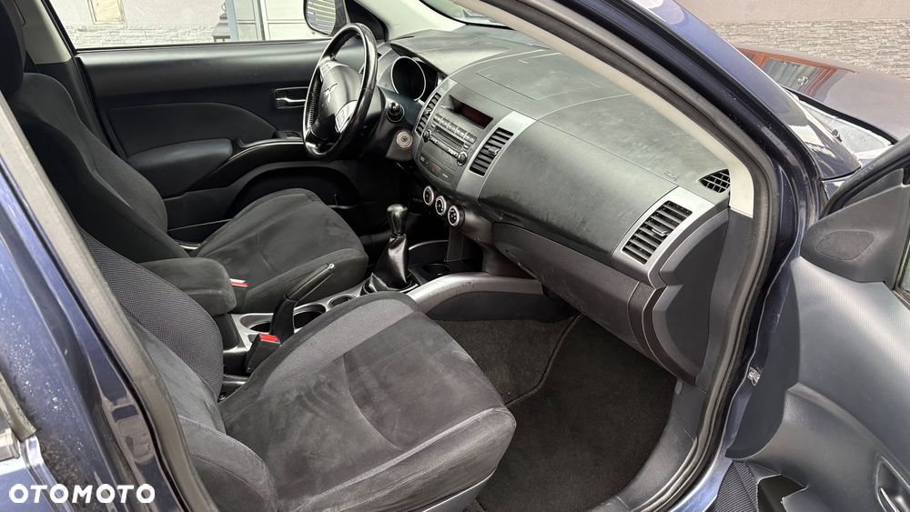 Mitsubishi Outlander 2.4 Intense - 12