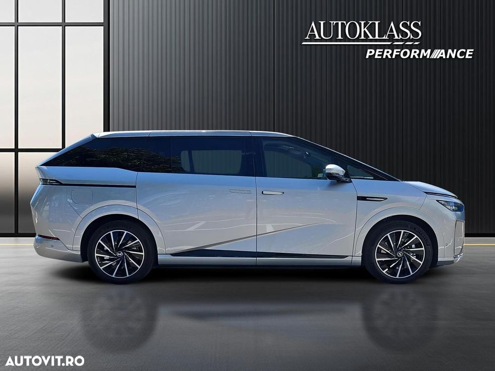 Xpeng G9 - 7