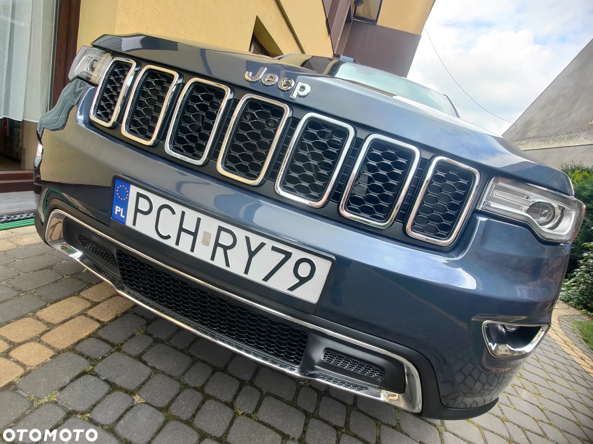 Jeep Grand Cherokee - 1