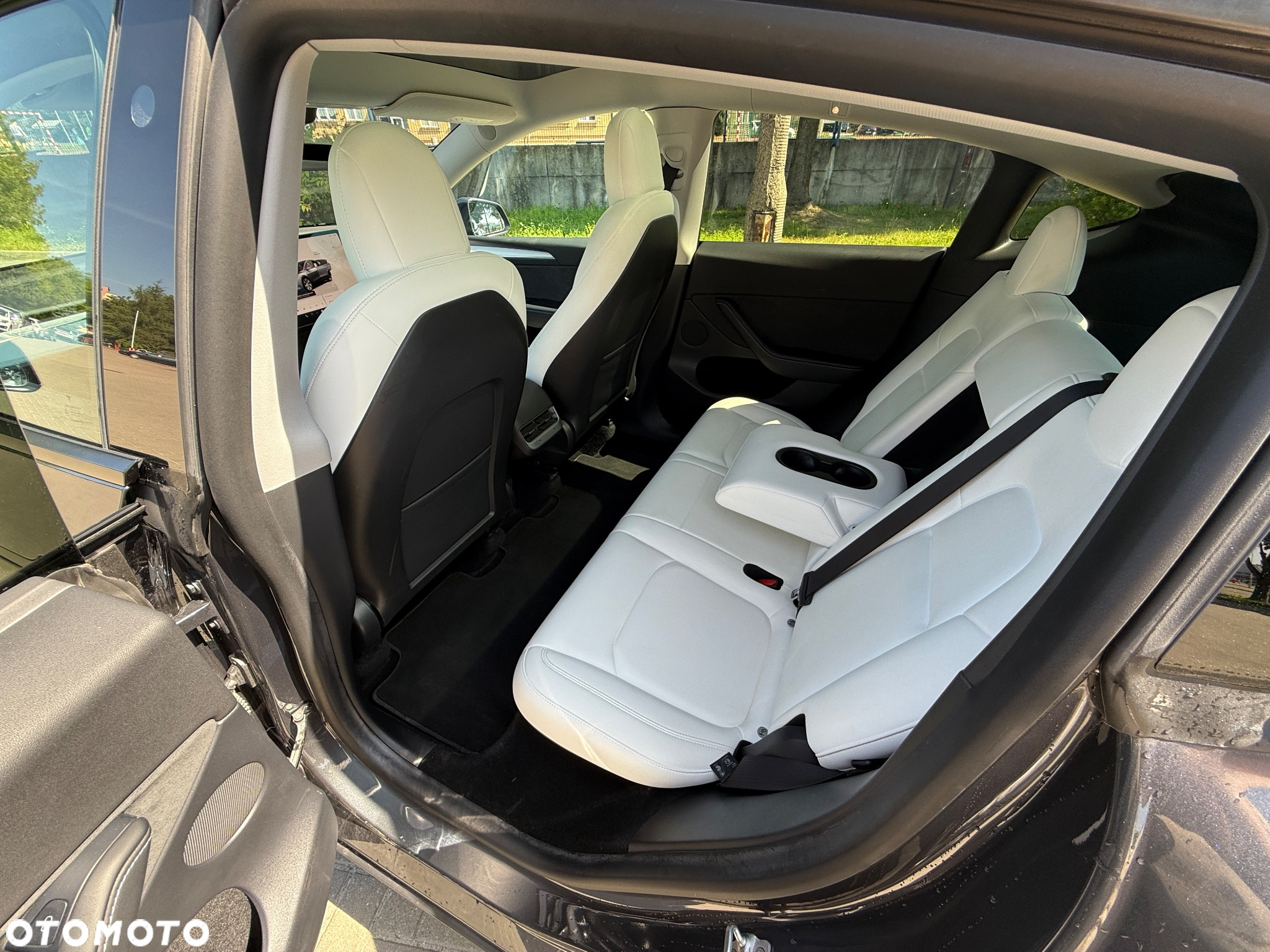 Tesla Y Long Range AWD - 12