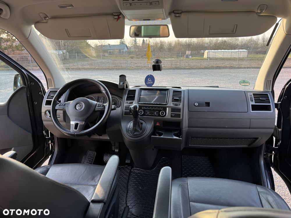 Volkswagen Caravelle - 25