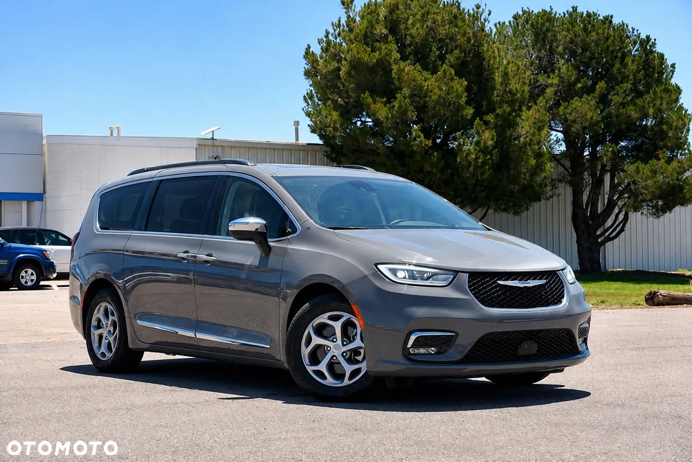 Chrysler Pacifica - 1