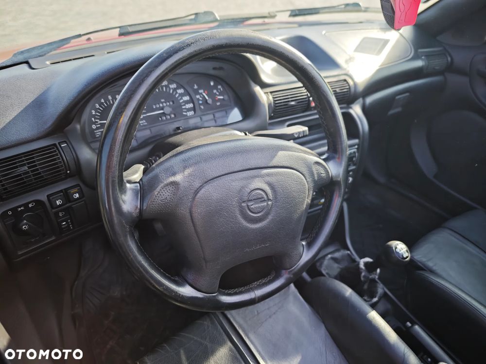 Opel Astra 1.6 GT - 11