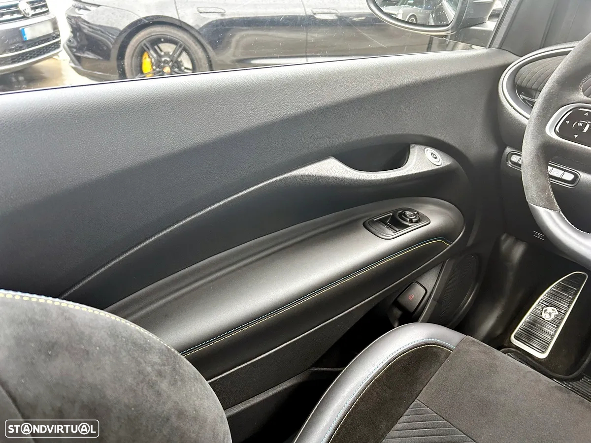 Abarth 500e Scorpionissima - 12