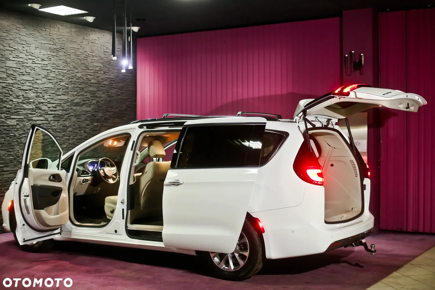 Chrysler Pacifica - 12