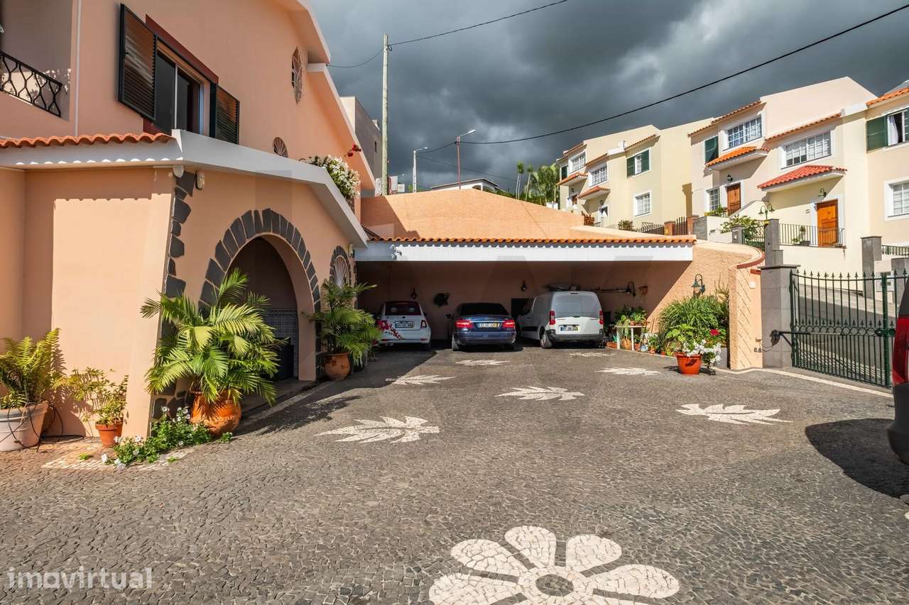 Moradia em Câmara de Lobos com piscina - Grande imagem: 4/46
