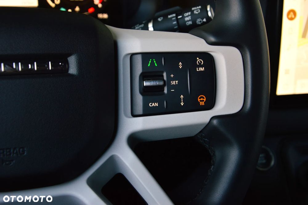 Land Rover Defender - 27
