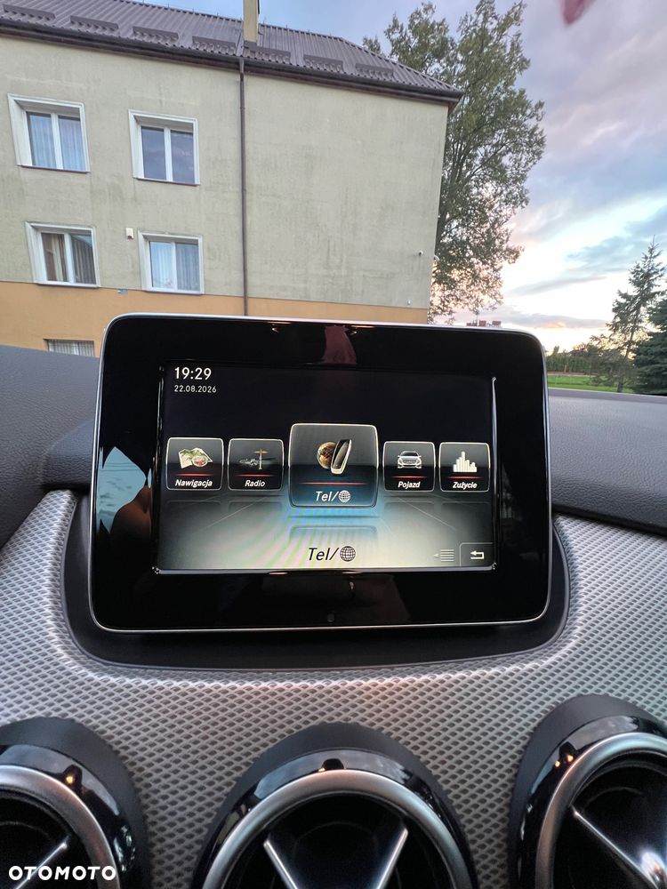 Mercedes-Benz Klasa B 180 7G-DCT Urban - 33