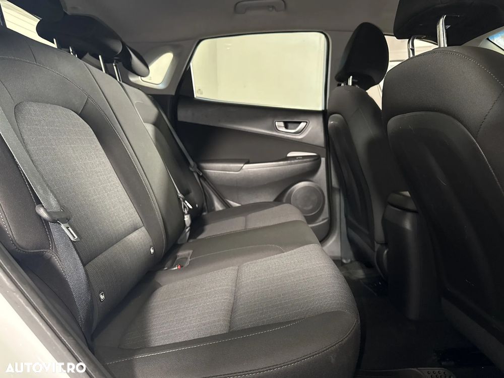 Hyundai KONA - 13