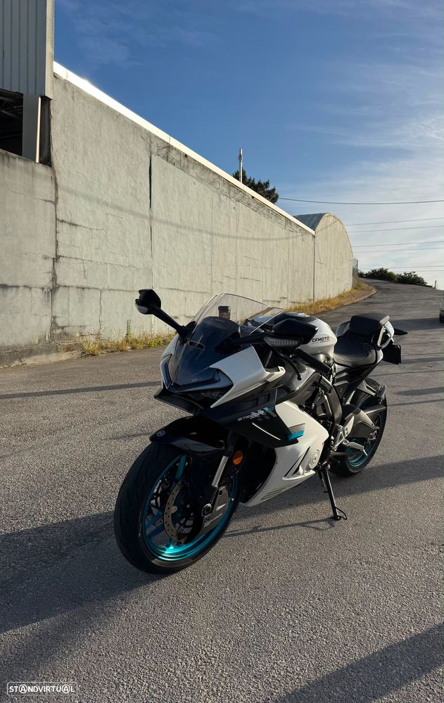 CF Moto 675SR-R - 3
