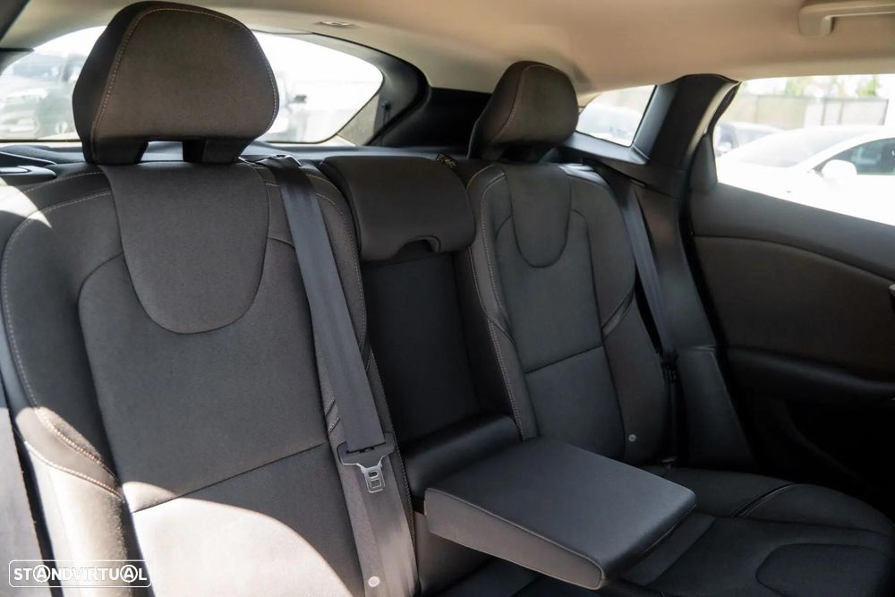 Volvo V40 Cross Country 2.0 D3 Momentum - 25