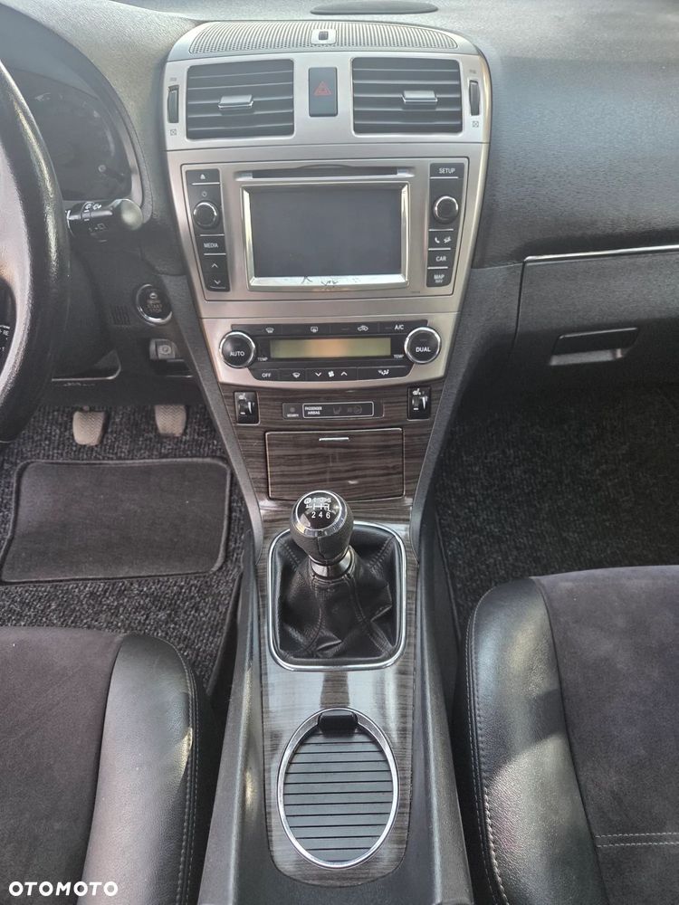 Toyota Avensis Touring Sports 1.8 Business Edition - 31