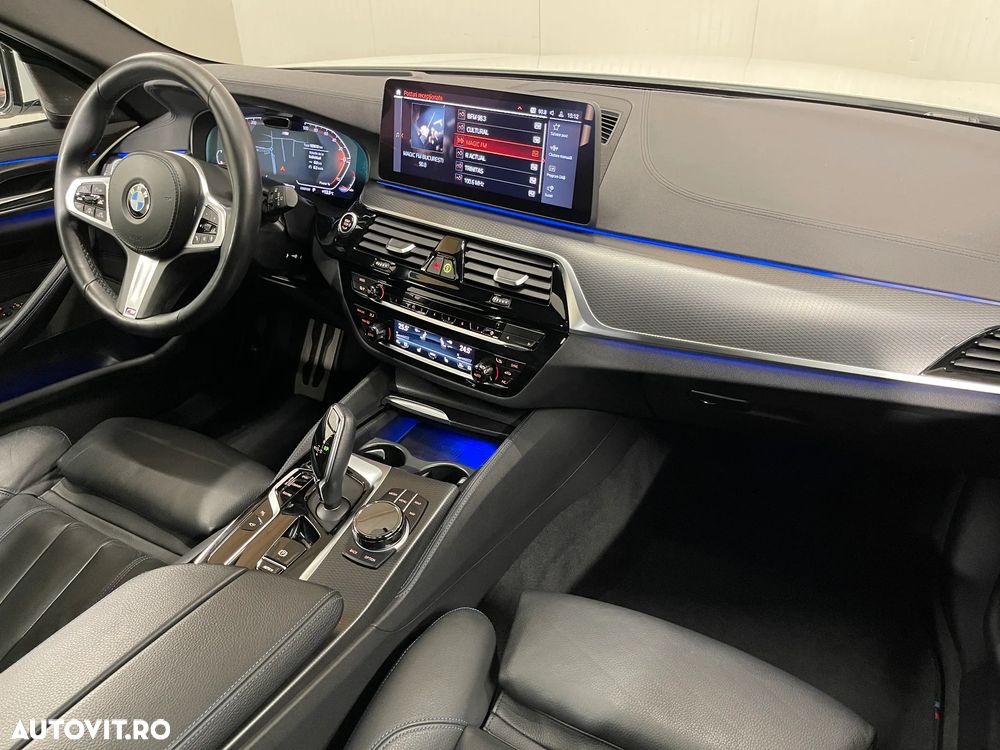BMW Seria 5 530d xDrive Touring Aut. M Sport Edition - 10