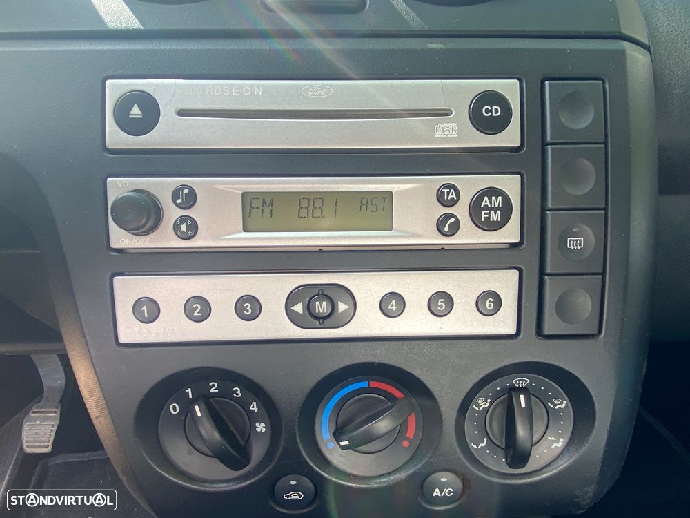 Ford Fiesta 1.25 Ghia - 11