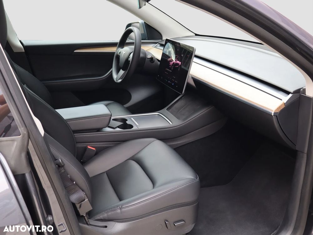 Tesla Model Y Long Range Dual Motor AWD - 17