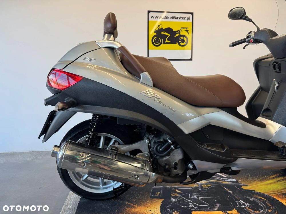 Piaggio MP-3 - 16