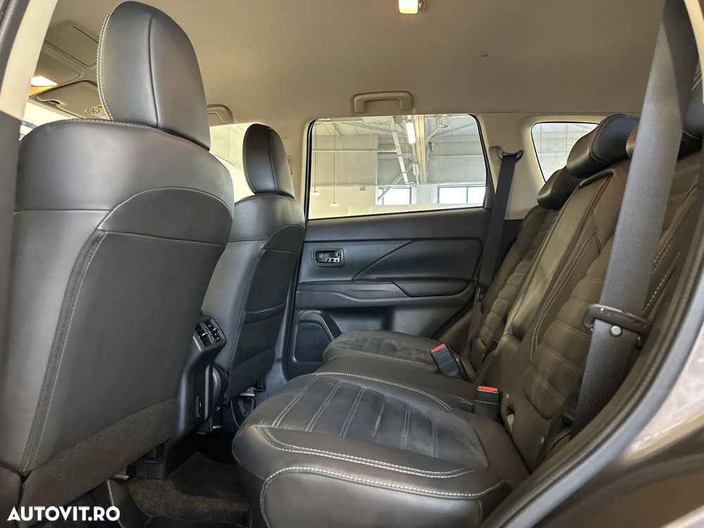 Mitsubishi Outlander - 13