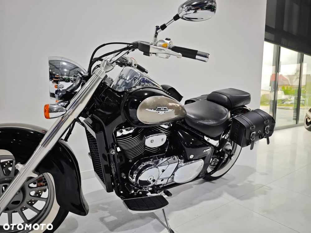 Suzuki Intruder - 13