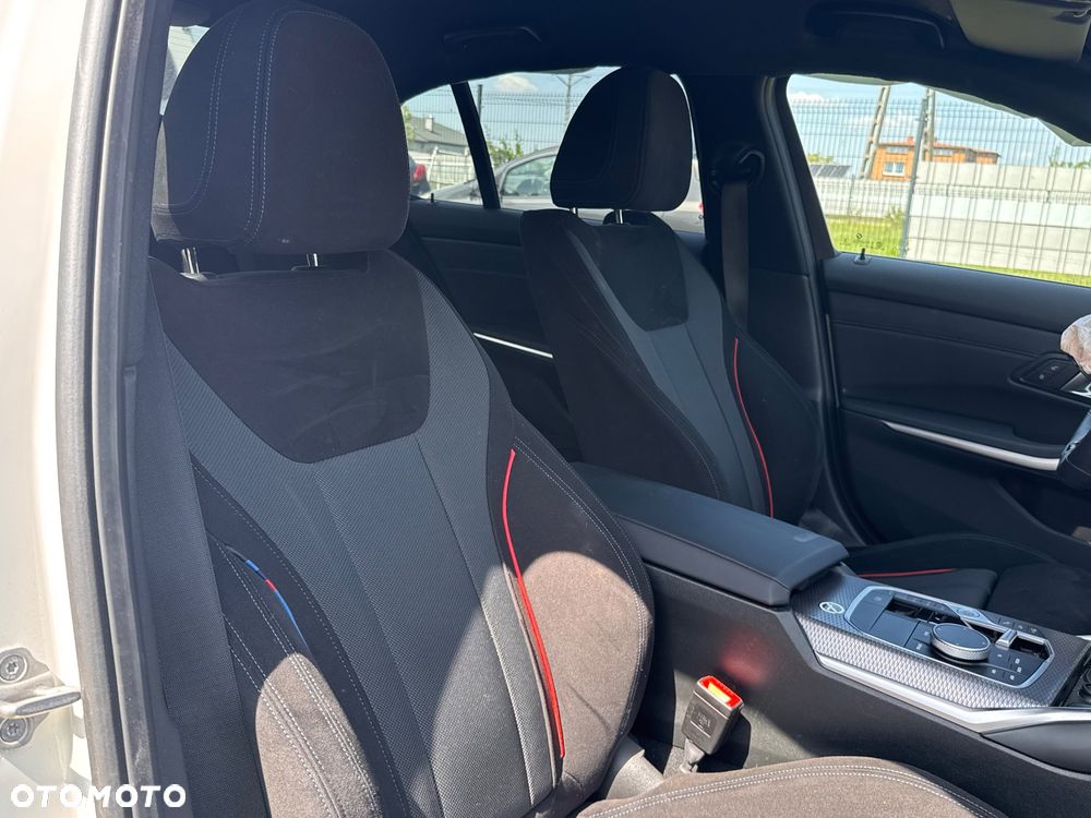 BMW Seria 3 320d xDrive MHEV M Sport sport - 23