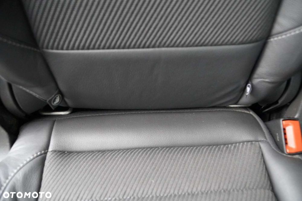 Ford Kuga 2.0 TDCi 2x4 Titanium - 18