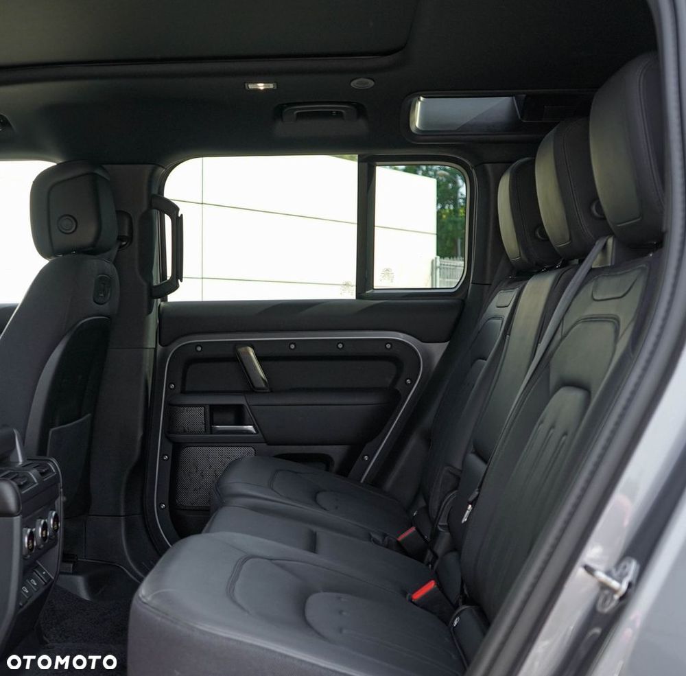Land Rover Defender 3.0 P400 mHEV X - 32