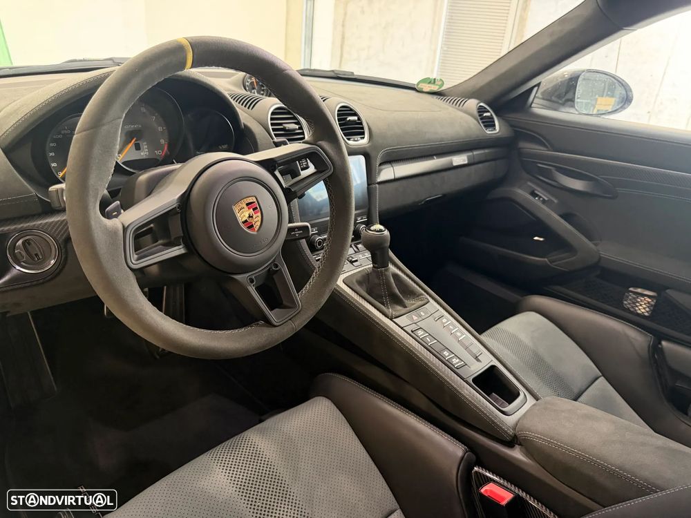 Porsche 718 Cayman GT4 RS - 8