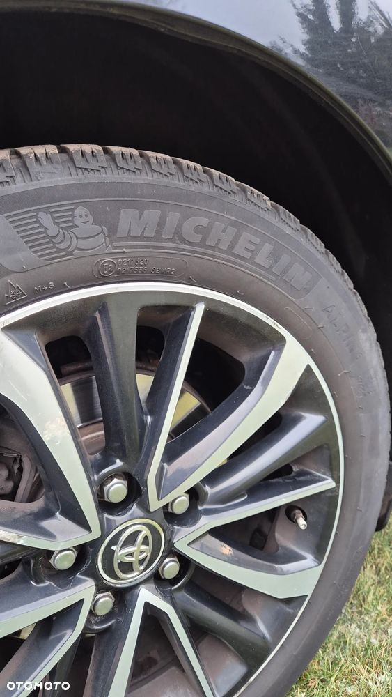 Toyota Avensis 1.8 Premium - 18