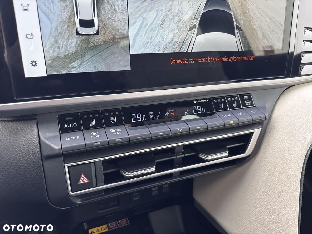 Toyota Camry - 16