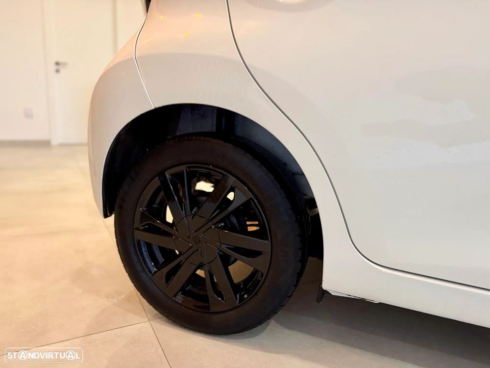 Toyota Aygo x-wave - 13