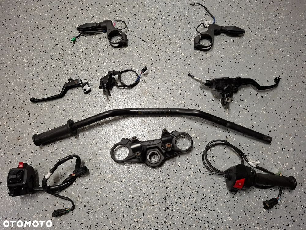 KTM Duke 125 390 kierownica półka przełączniki kierunkowskaz pompa klamka dźwignia - 1