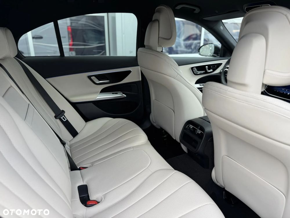 Mercedes-Benz Klasa E 300 PHEV 4-Matic AMG 9G-Tronic - 17