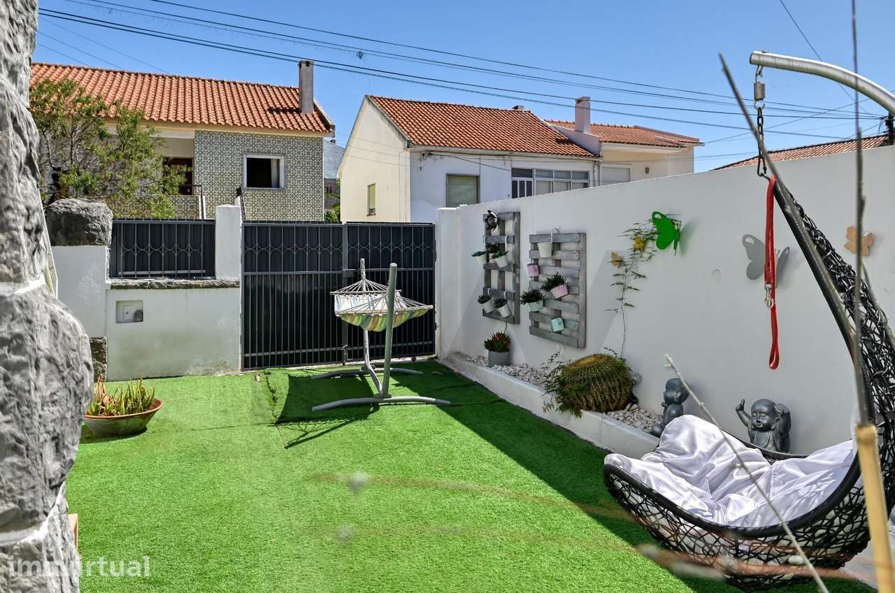 Moradia renovada com 5 quartos e potencial bi-familiar em Porto Salvo. - Grande imagem: 3/46