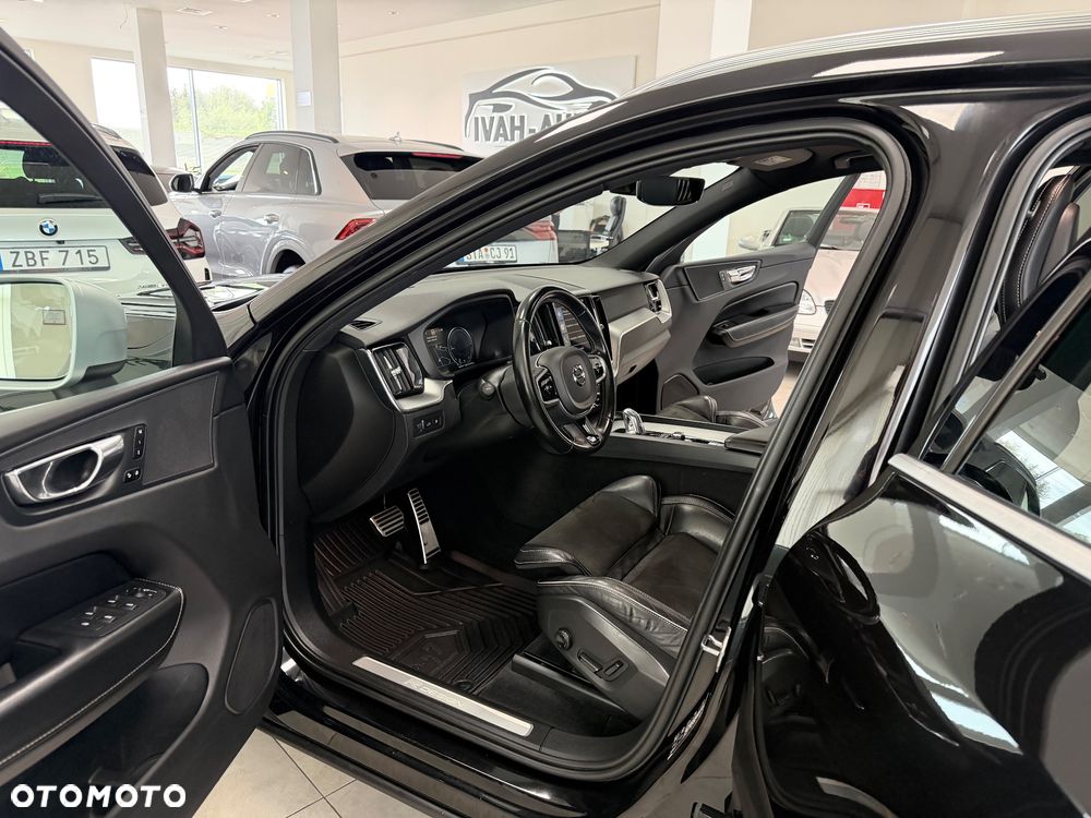 Volvo XC 60 T6 AWD Plug-In Hybrid R-Design - 22