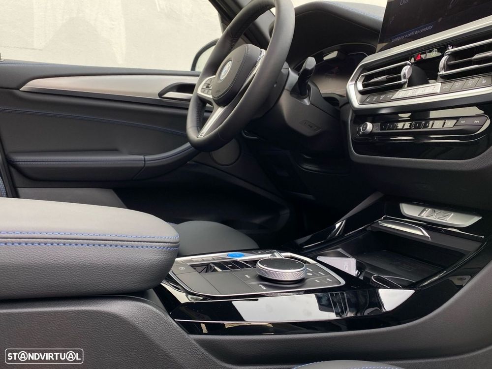 BMW iX3 M Sport Impressive - 13