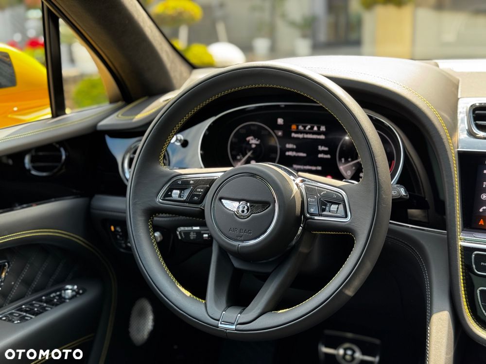 Bentley Bentayga Azure - 12