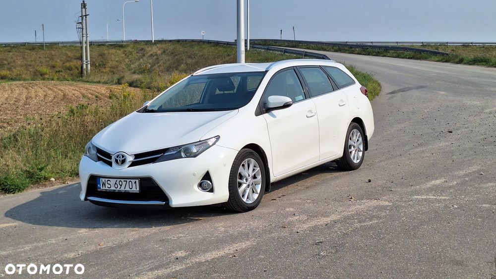 Toyota Auris 1.6 Premium - 3