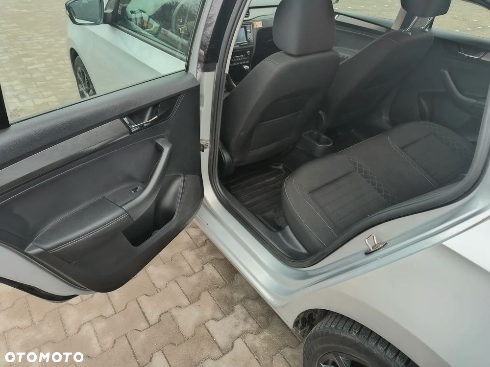 Skoda RAPID 1.0 TSI Style - 16