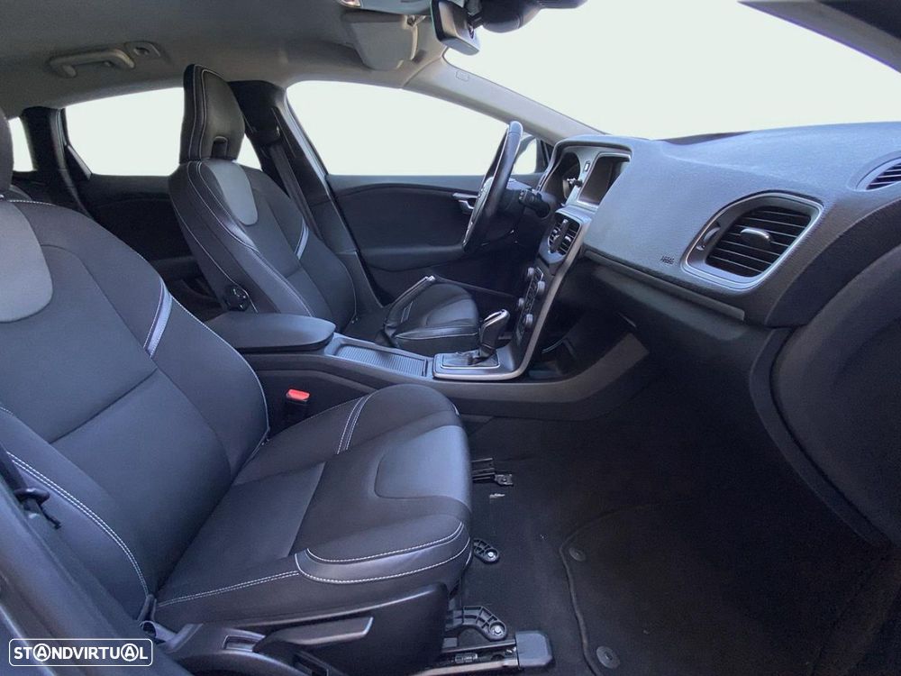 Volvo V40 2.0 D3 Momentum Geartronic - 12