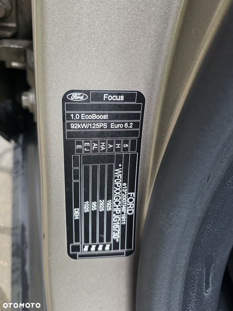 Ford Focus - 32