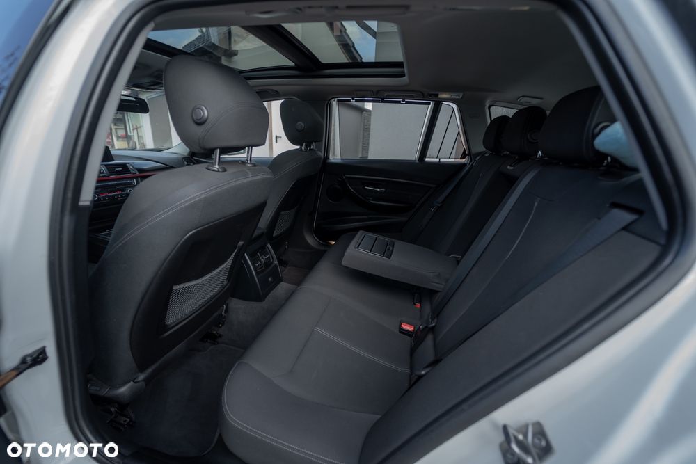 BMW Seria 3 318d Sport Line - 11