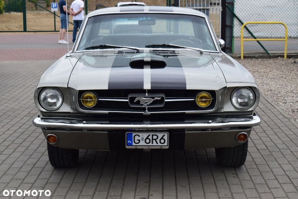 Ford Mustang - 4