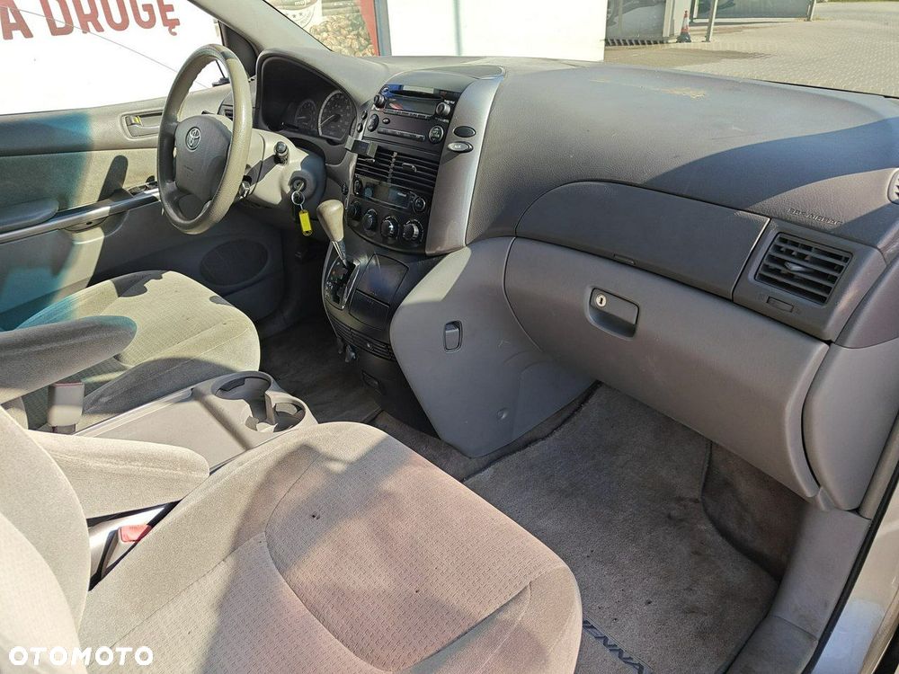 Toyota Sienna - 13