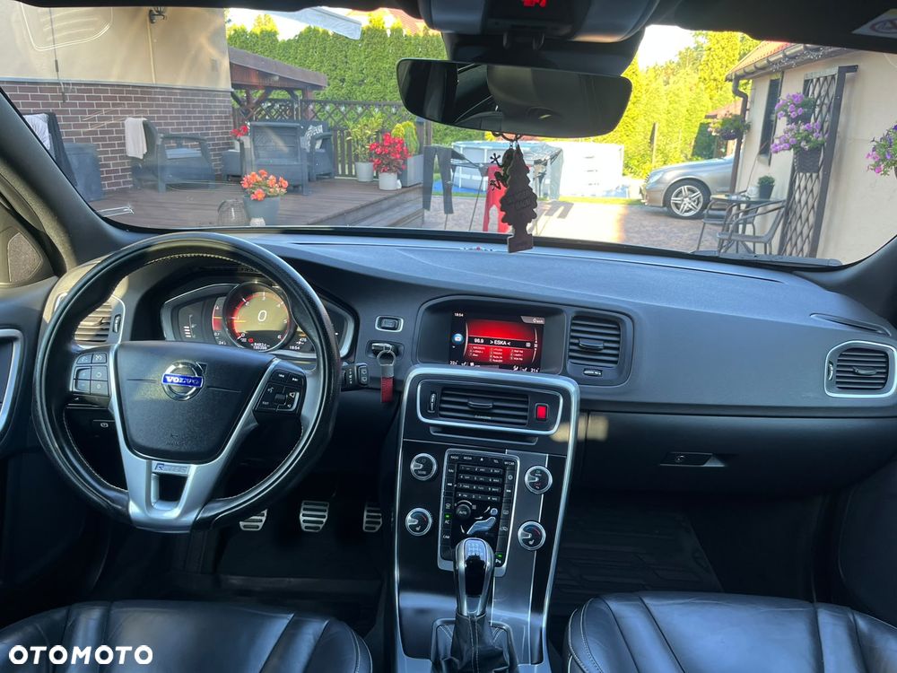 Volvo V60 D4 R-Design - 13