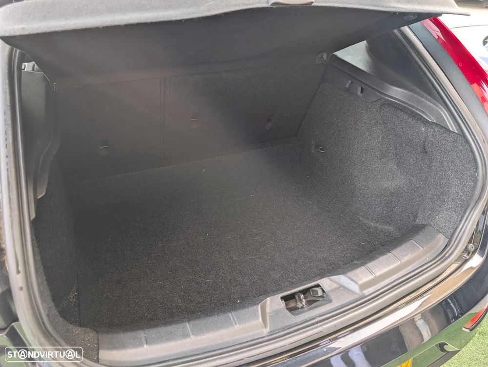 Volvo V40 D2 Momentum - 16