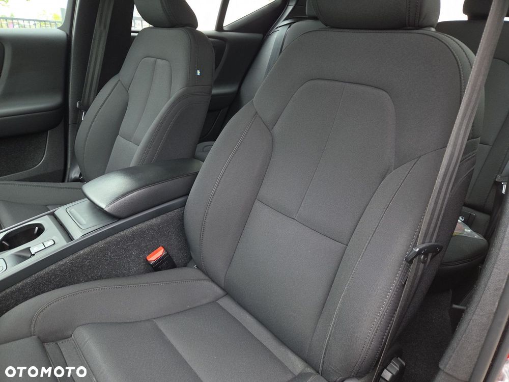 Volvo XC 40 T3 Momentum Pro - 22