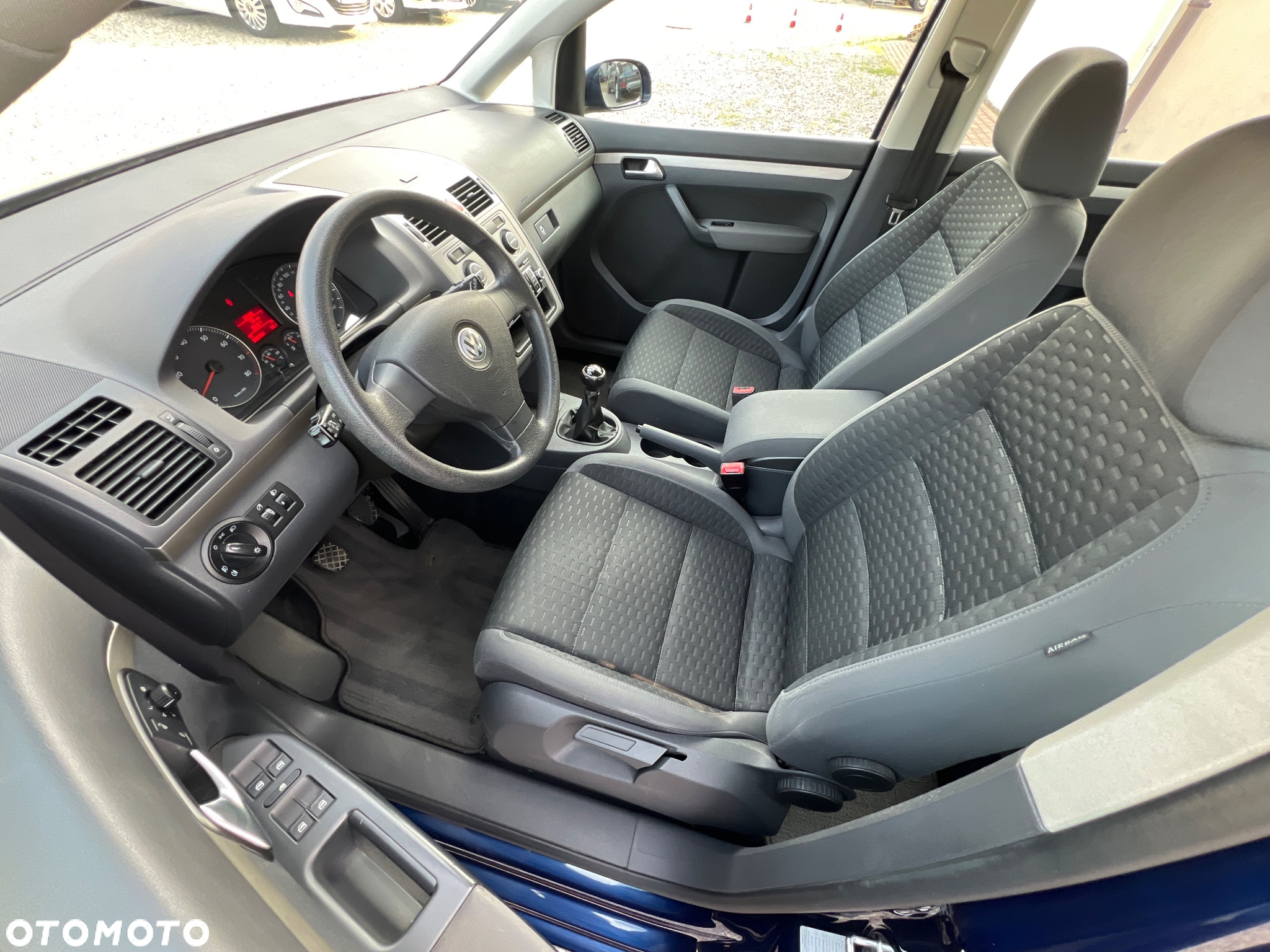 Volkswagen Touran - 8