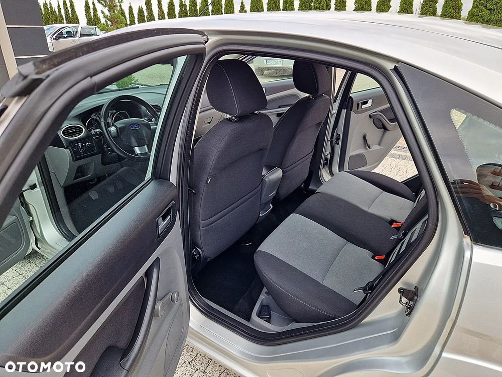 Ford Focus 1.6 16V Fun - 9