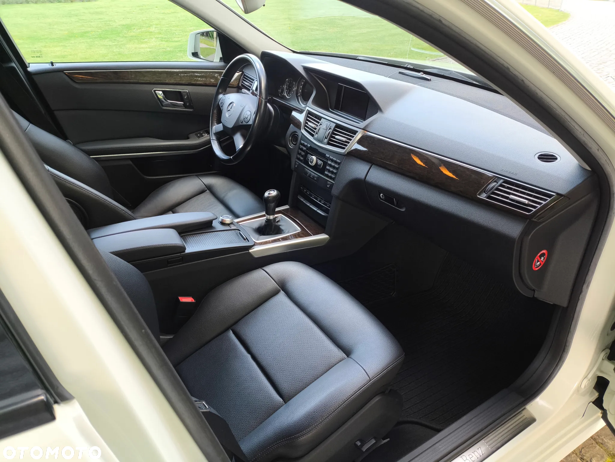 Mercedes-Benz Klasa E 200 T BlueEFFICIENCY - 21