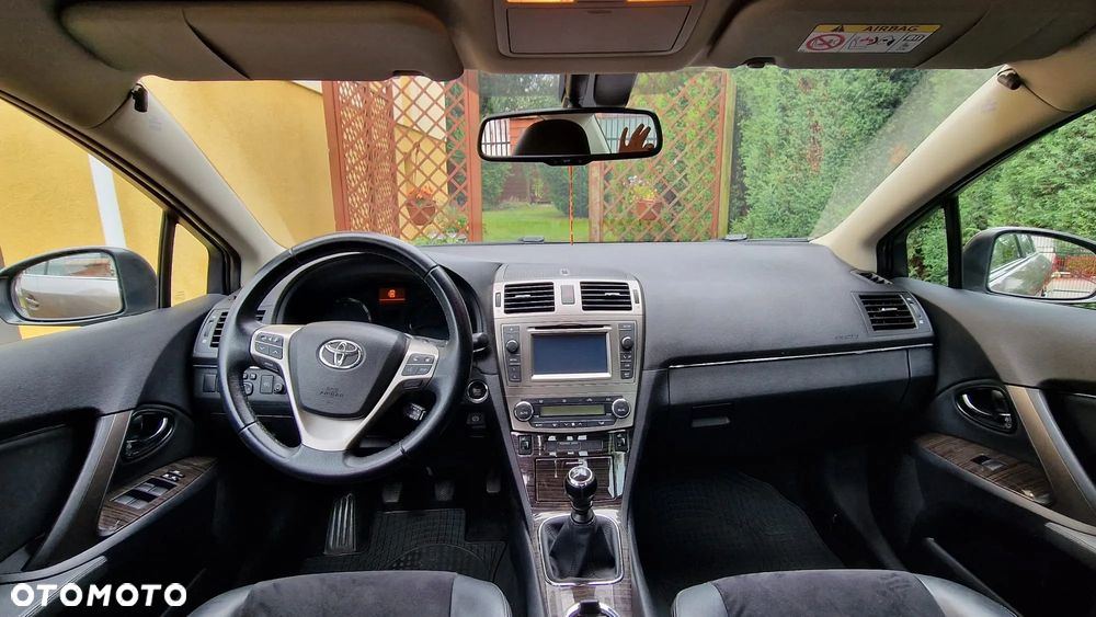 Toyota Avensis 1.8 Premium - 9